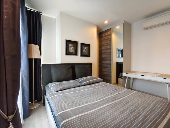 bedroom of Centric Huai Khwang Station