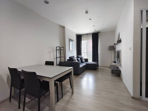living room of Centric Huai Khwang Station