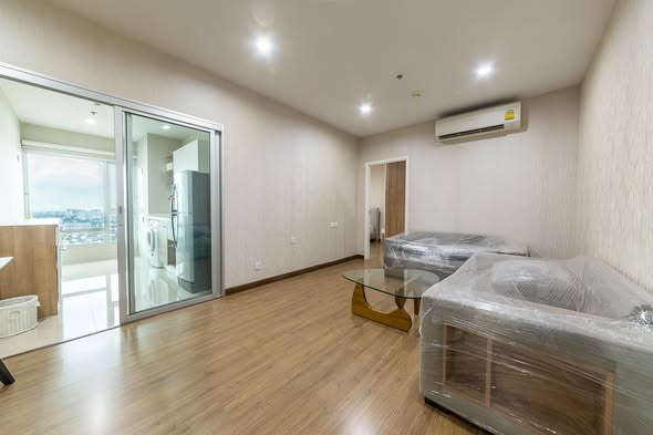 room interior and bathroom of Centric Tiwanon Station