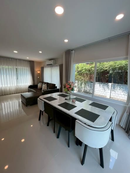 living room and room interior of Centro Bangna-Wongwaen เซนโทร บางนา-วงแหวน