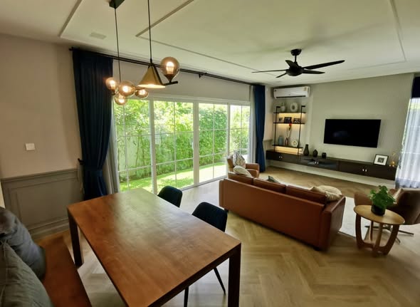 living room and room interior of Chaiyapruek Bangna KM15