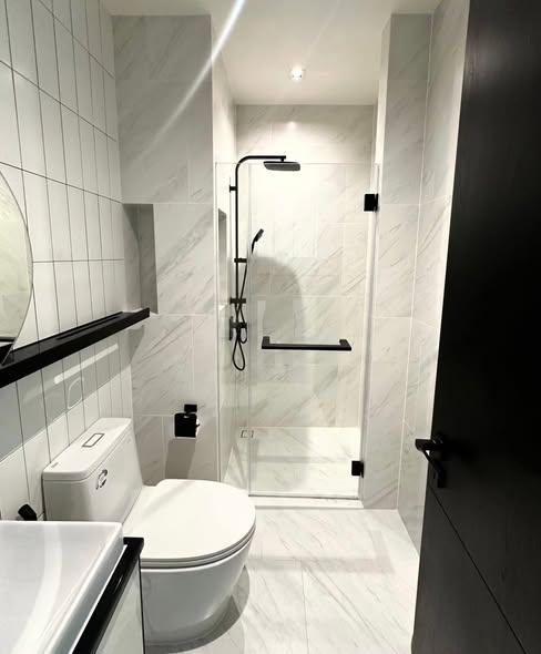 bathroom of Chapter Charoennakhon–Riverside