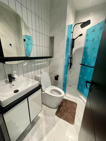 bathroom of Chapter Charoennakhon–Riverside