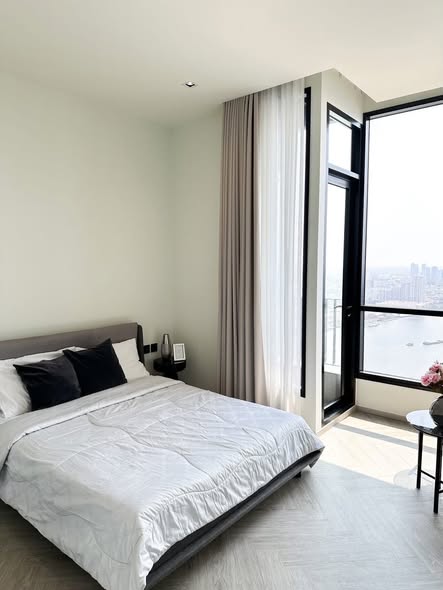 bedroom of Chapter Charoennakhon–Riverside