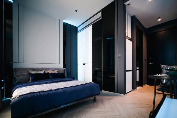 bedroom and room interior of Chapter Charoennakhon–Riverside