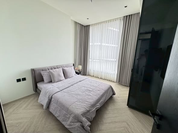 bedroom and room interior of Chapter Charoennakhon–Riverside