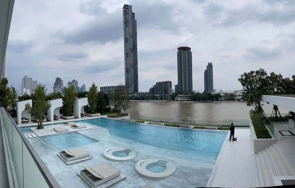 Chapter Charoennakhon–Riverside
