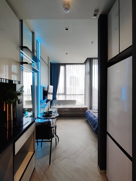 living room and room interior of Chapter Charoennakhon–Riverside