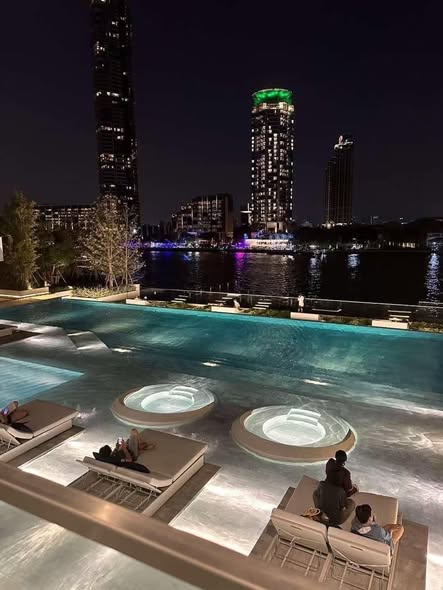 pool of Chapter Charoennakhon–Riverside