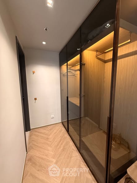 room interior and bathroom of Chapter Chula-Samyan