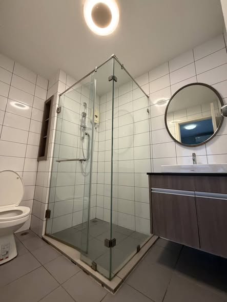 bathroom of Chapter One Eco Ratchada-HuaiKhwang