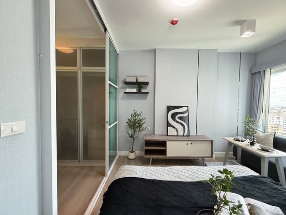 bedroom and room interior of Chapter One Eco Ratchada-HuaiKhwang