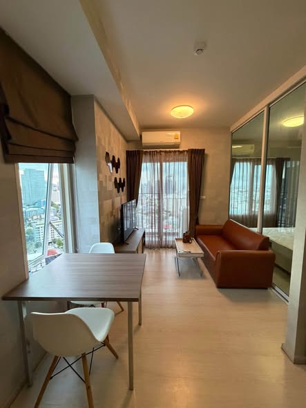 living room and room interior of Chapter One Eco Ratchada-HuaiKhwang