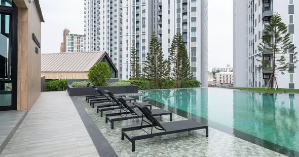 pool of Chapter One Eco Ratchada-HuaiKhwang