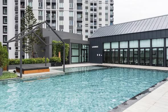 pool of Chapter One Eco Ratchada-HuaiKhwang