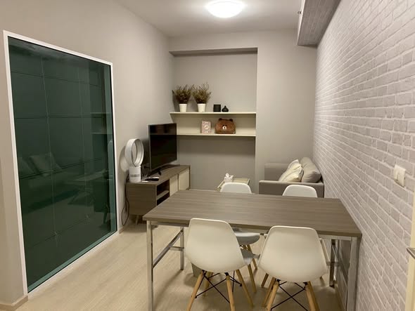 room interior and bathroom of Chapter One Eco Ratchada-HuaiKhwang
