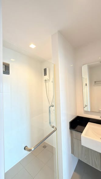room interior and bathroom of Chapter One Midtown Lat Phrao 24