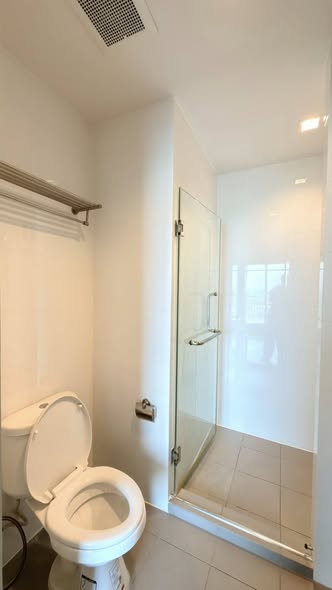 room interior and bathroom of Chapter One Midtown Lat Phrao 24