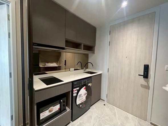 room interior and bathroom and kitchen of CHAPTER THONGLOR 25