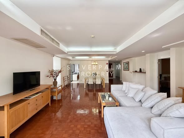 living room of CHARMING RESIDENT (Sukhumvit) ชาร์มมิง เรสซิเดนท์ สุขุมวิท 22