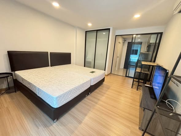 bedroom and room interior of Chateau In Town Pinklao – Siriraj