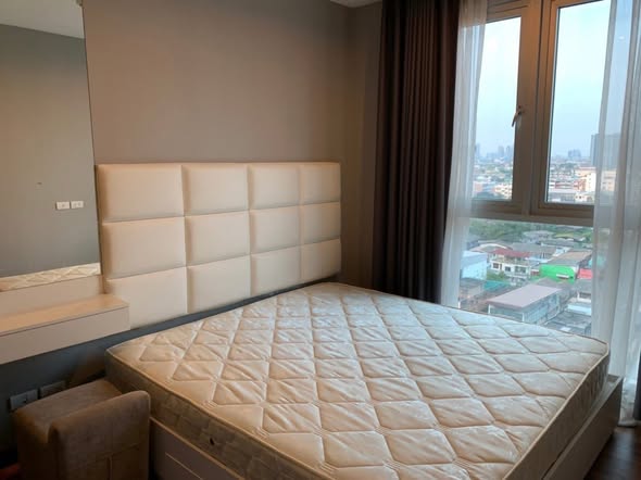 bedroom of Chewathai Interchange
