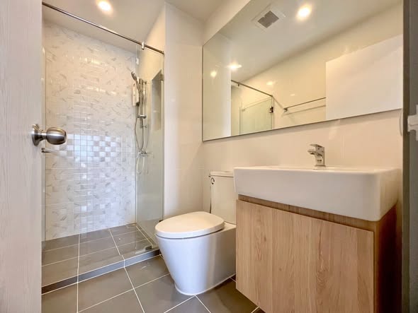 bathroom of Chewathai Pinklao | ชีวาทัย ปิ่นเกล้า