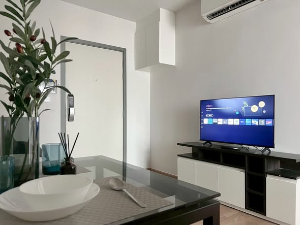 living room and bathroom of Chewathai Pinklao | ชีวาทัย ปิ่นเกล้า
