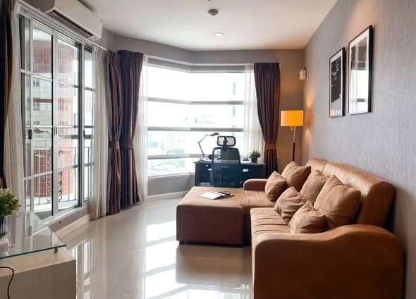bedroom and living room of Citi smart Sukhumvit 18
