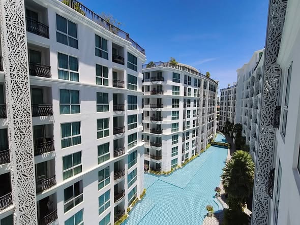 pool of City Garden Olympus Condominium