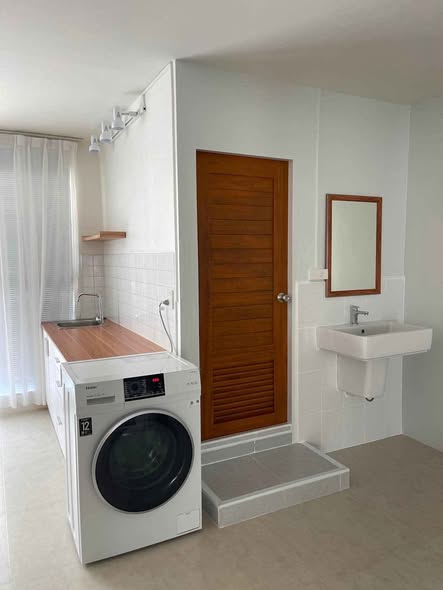 bathroom of CM Garden Condo