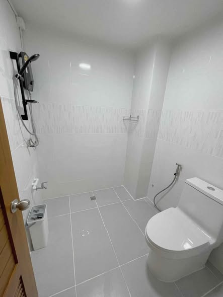 bathroom of CM Garden Condo