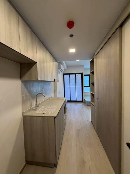 room interior and bathroom of COBE Kaset-Sripatum (โค้บบ์ เกษตร-ศรีปทุม)