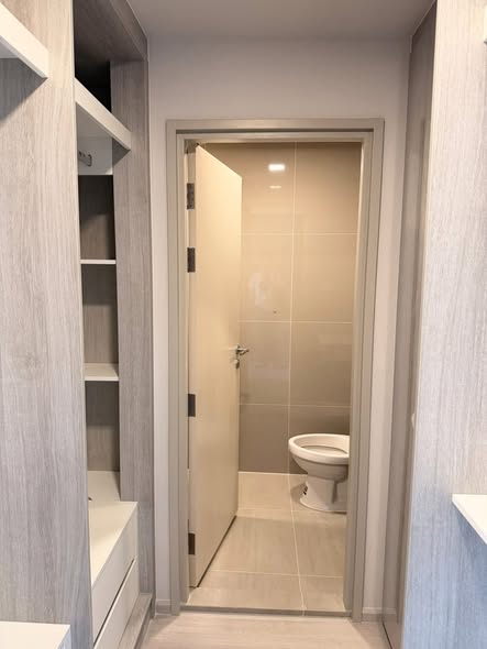 room interior and bathroom of COBE Ratchada-Rama 9
