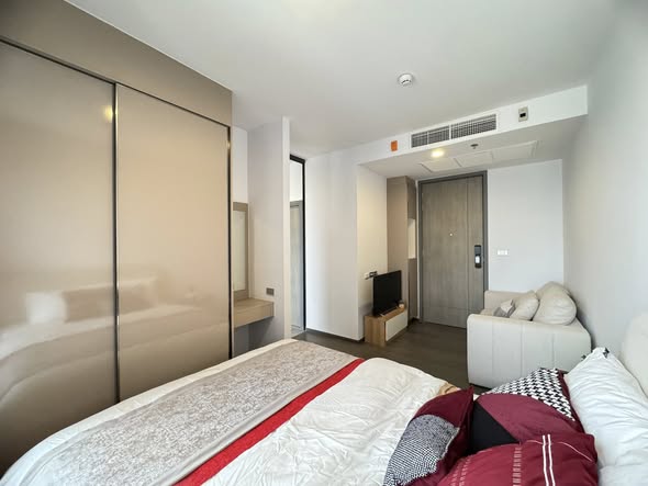 bedroom and room interior of Coco Parc