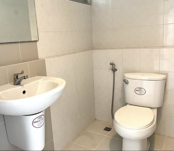 bathroom of Condo One Sathon