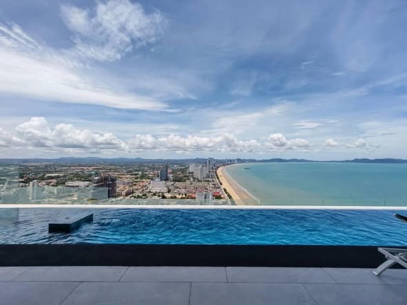 pool of Copacabana Beach Jomtien
