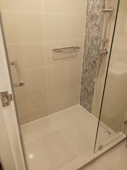 room interior and bathroom of Cybiq รัชดา 32