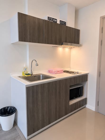 bathroom and kitchen of D condo ramindra