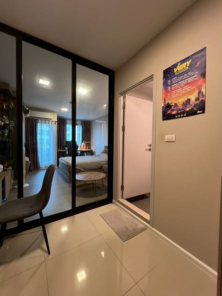 bedroom and room interior of dcondo Campus Hideaway
