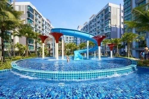 pool of Dusit Grand Park