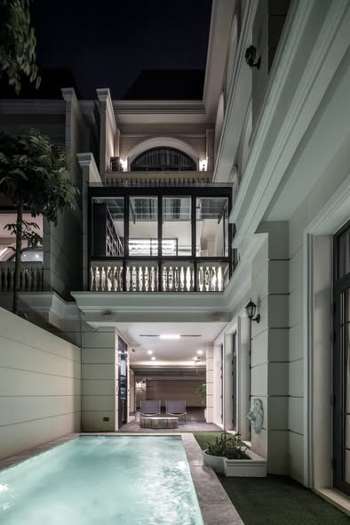 pool of Ekkamai 22 Alley