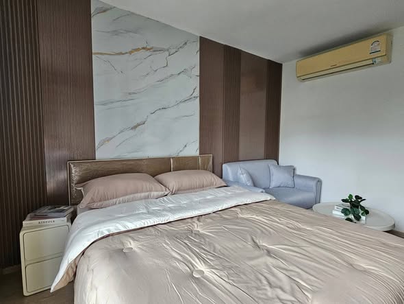 bedroom of Elio Del Ray