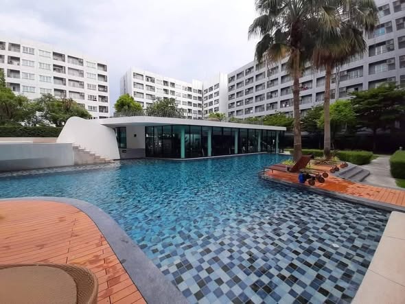 pool of Elio Del Ray
