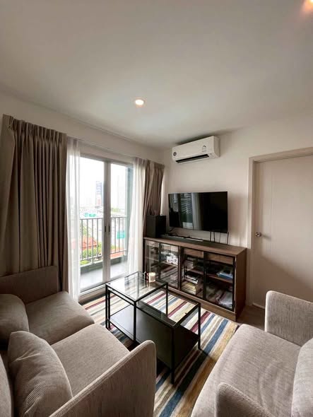 living room and bedroom of Elio Sathorn-Wutthakat