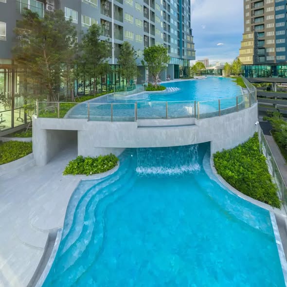 pool of Elio Sathorn-Wutthakat