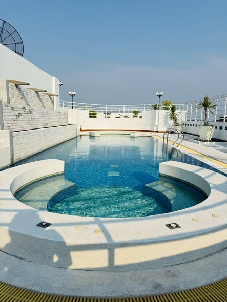 pool of Elite Residence