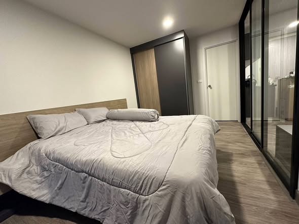 bedroom and room interior of FLEXI Sathon-Charoen Nakhon