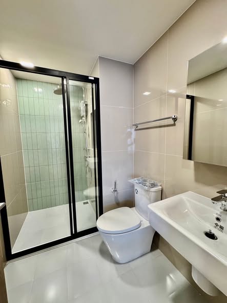 room interior and bathroom of FLO by Sansiri