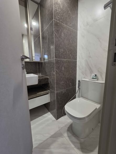 bathroom of Fynn Asoke